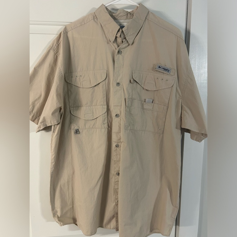 Men’s Columbia outdoor/fishing shirt size L
